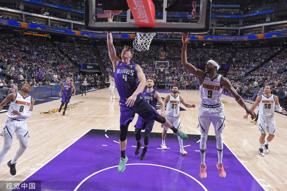 体育中发光 体育中发光