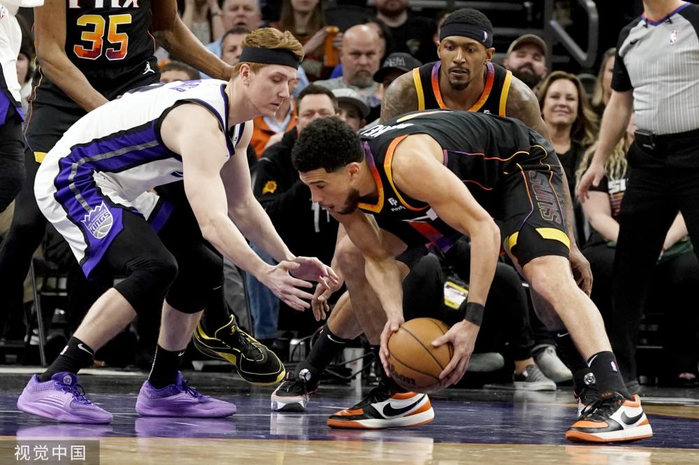 场上冷静沉 场上冷静沉